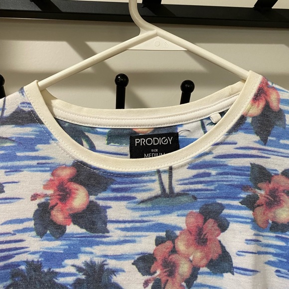 Prodigy Hawaiian Tropic Print Short Sleeve T-Shirt, Med, EUC - Picture 2 of 4